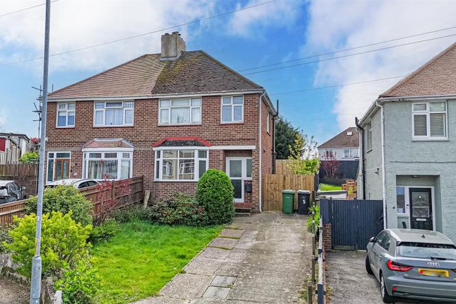 3 bed property, in Battle Crescent, £325,000