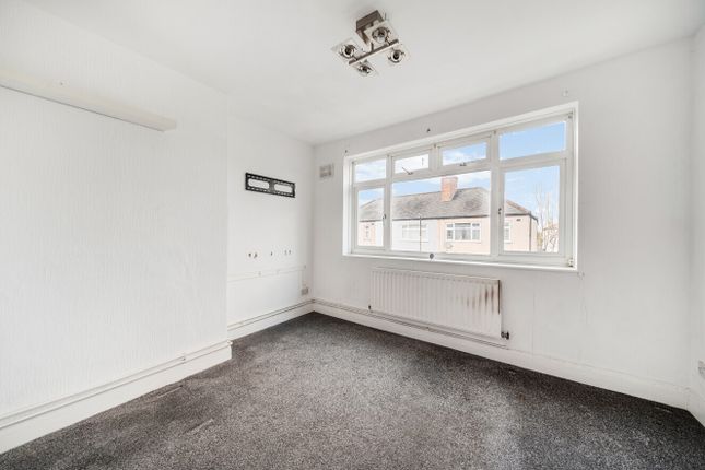 3 bed property, in Walnut Tree Avenue, £180,000