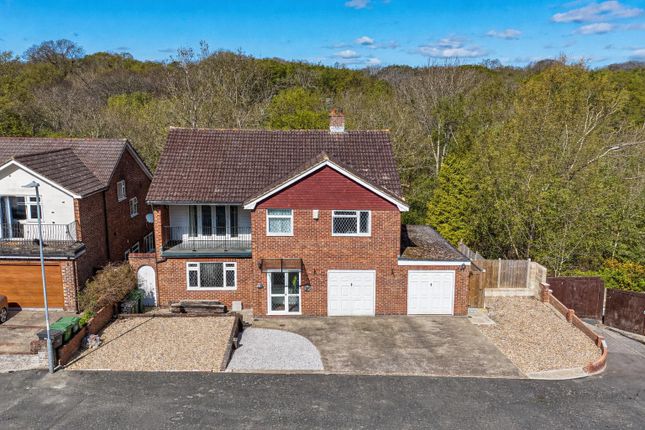 5 bed property, in Wartling Close, £525,000
