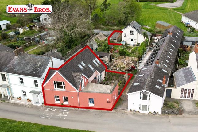 3 bed property, in Llansteffan, £299,950