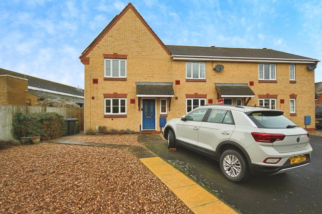2 bed property, in Pound Way, £250,000