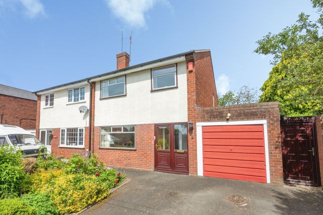 3 bed property, in Queen Street, £250,000