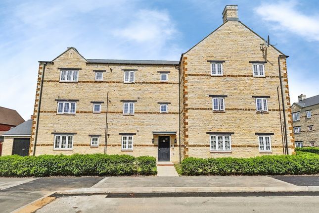 2 bed property, in Snowdrop Way, £190,000