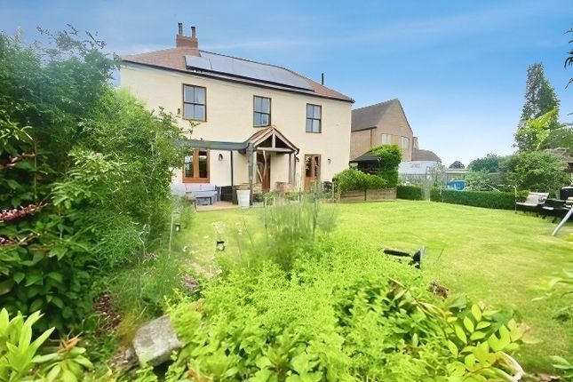 5 bed property, in High Street, £525,000
