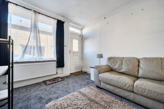 2 bed property, in Gardner Road, £90,000