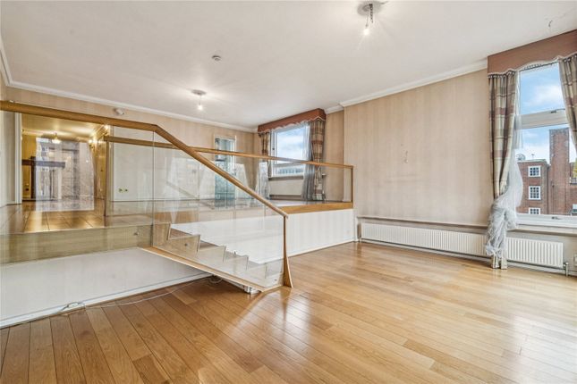 4 bed property, in The Water Gardens, £450,000