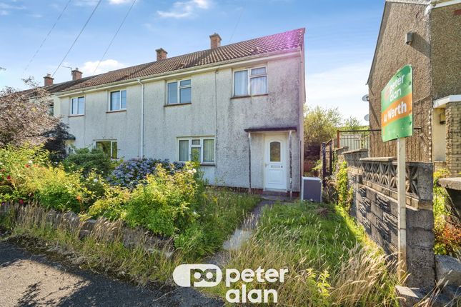 2 bed property, in Afon Llan Gardens, £60,000