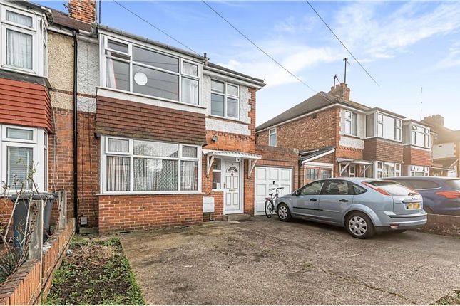 3 bed property, in Erleigh Court Gardens, £500,000