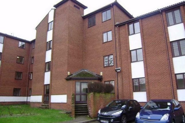 1 bed property, in Harts Lane, £200,000