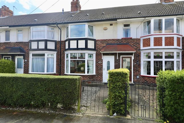 2 bed property, in Woodlands Road, £180,000