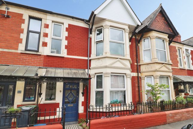 3 bed property, in Dinas Street, £330,000