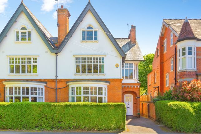 5 bed property, in Knighton Drive, £700,000