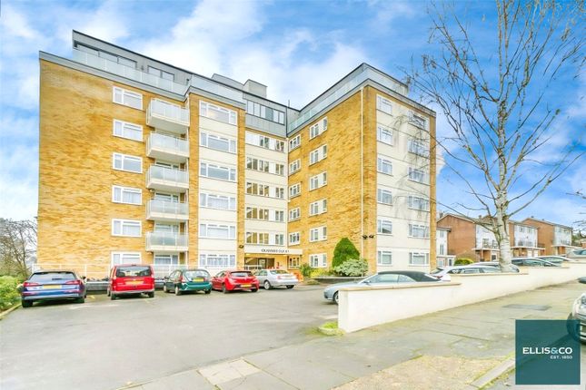 2 bed property, in Wickliffe Avenue, £315,000