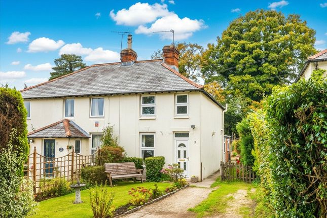 2 bed property, in Grayshott, £439,950