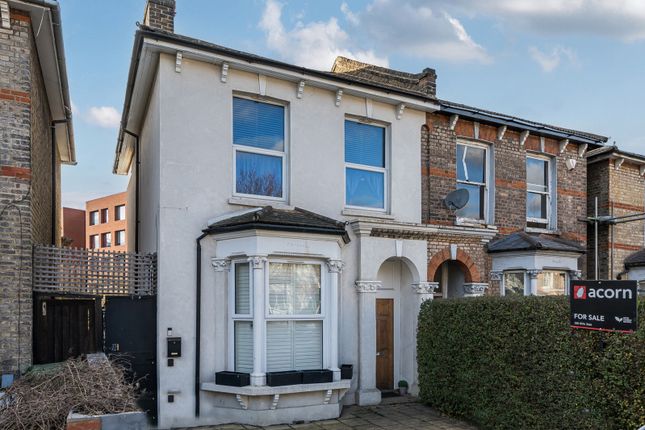 2 bed property, in Melbourne Grove, £500,000