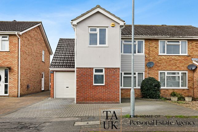 4 bed property, in Lambourne Close, £400,000