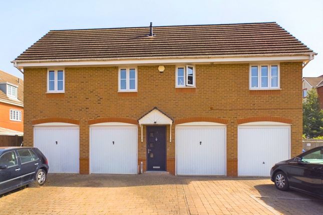 2 bed property, in Fox Court, £300,000