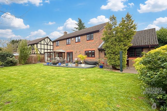 5 bed property, in Windermere Close, £800,000