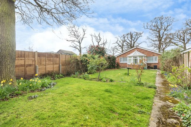 2 bed property, in Rubens Walk, £230,000