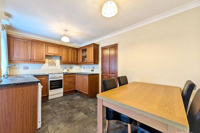 2 bed property, in Station Road, £80,000