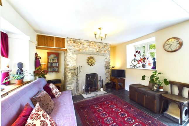 2 bed property, in Church Street, £225,000