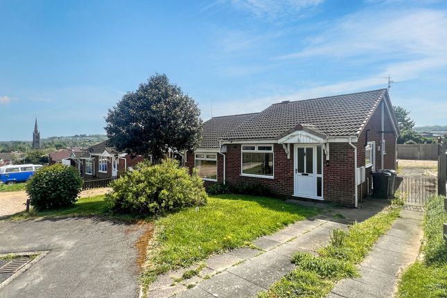 2 bed property, in Ely Way, £110,000
