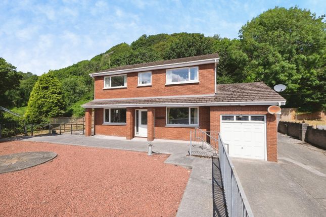 4 bed property, in Hill View, £475,000