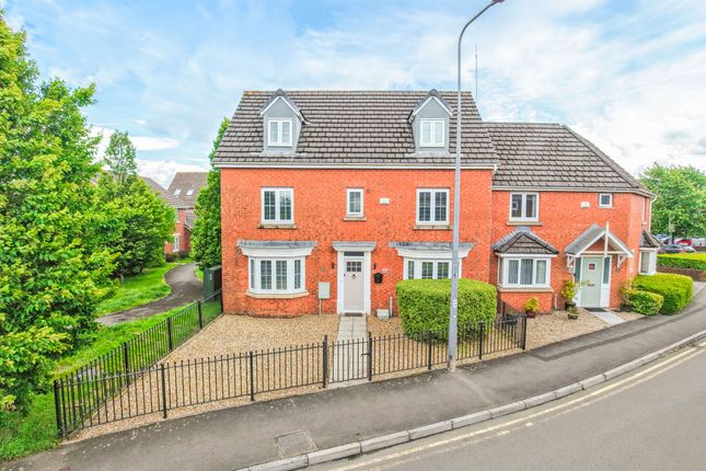 5 bed property, in Ffordd Mograig, £575,000