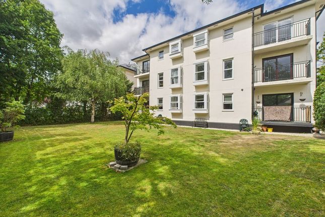 2 bed property, in Queens Road, £270,000