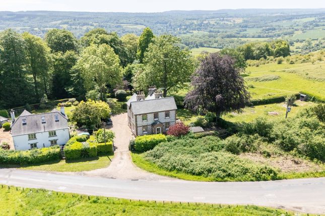 2 bed property, in Ranmore Common, £550,000