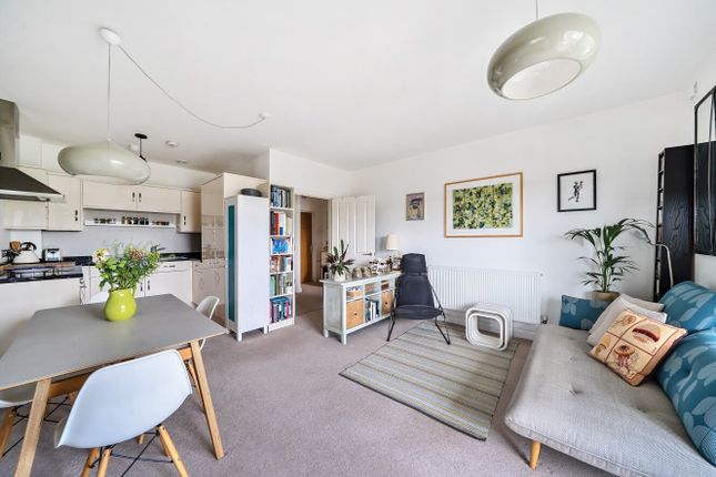 1 bed property, in Mantle Road, £350,000