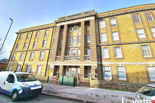 2 bed property, in Canterbury Road, £230,000