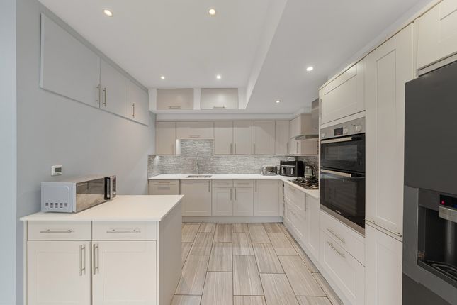 4 bed property, in Chelsham Road, £850,000