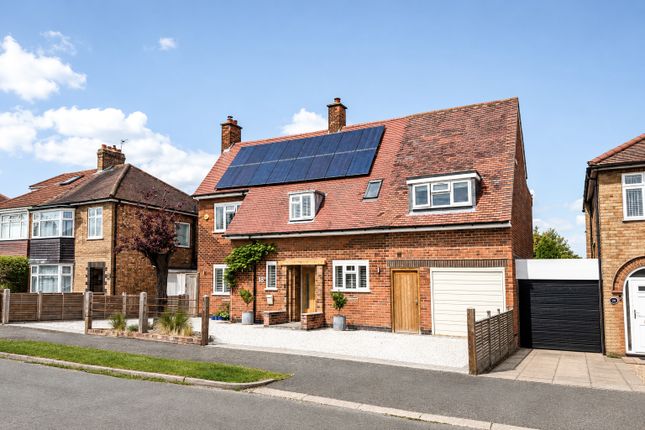 4 bed property, in Orchard Road, £600,000