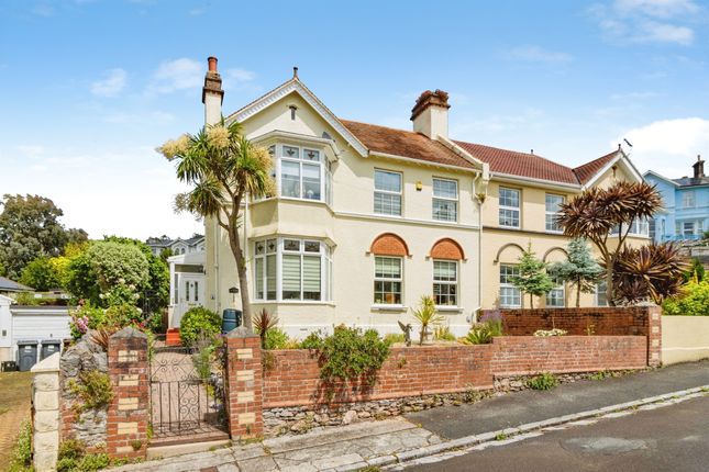 4 bed property, in Tor Park Road, £500,000