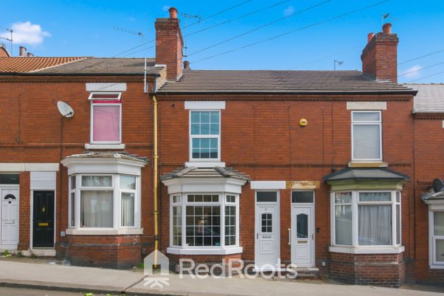 2 bed property, in Clarence Avenue, £90,000