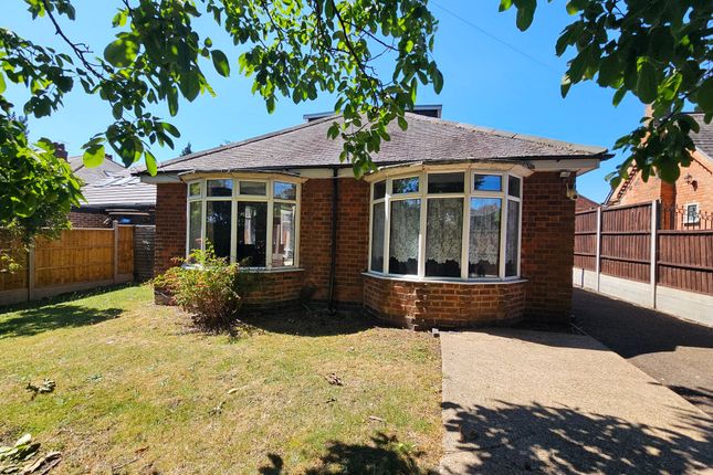3 bed property, in Pine Tree Avenue, £330,000
