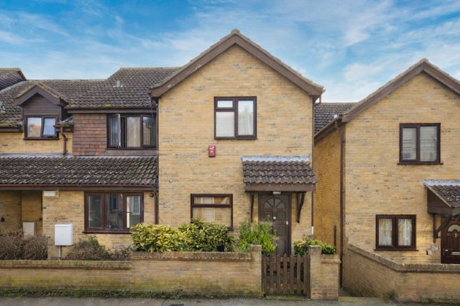 2 bed property, in Church Road, £240,000