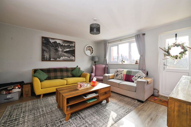 2 bed property, in Poores Road, £250,000