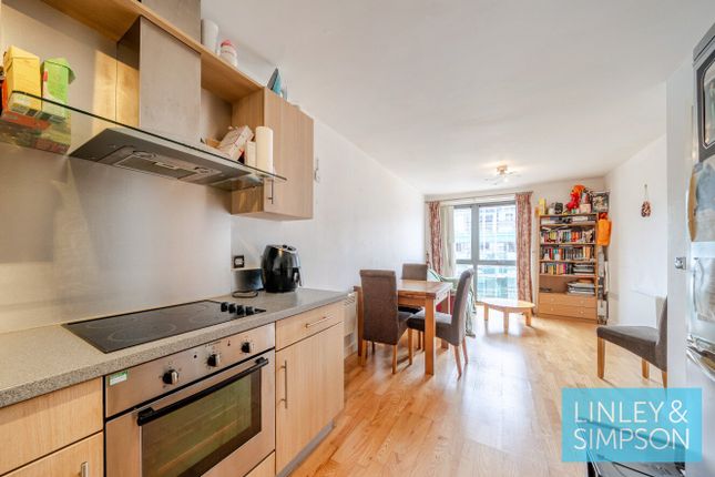 1 bed property, in Waterloo Apartments, £165,000