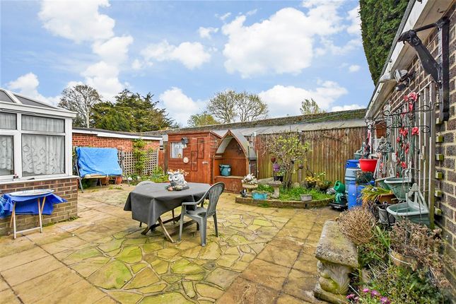 3 bed property, in Greenacre Drive, £410,000