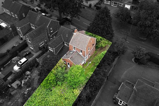 3 bed property, in Manor Road, £150,000