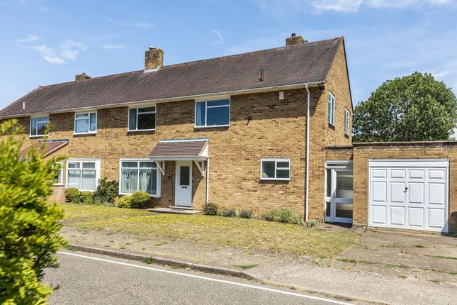 4 bed property, in Nuneham Square, £600,000