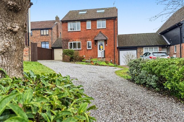 5 bed property, in High Mead, £435,000