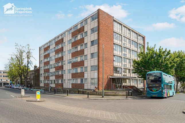 2 bed property, in Cliftonville Court, £170,000