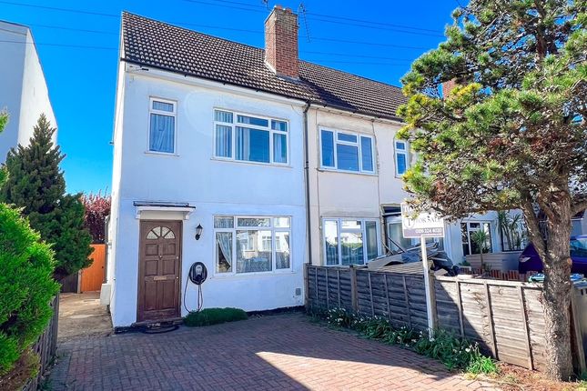 3 bed property, in Eastcote Avenue, £450,000