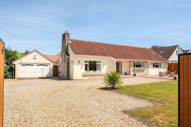 4 bed property, in Oaks Drive, £825,000