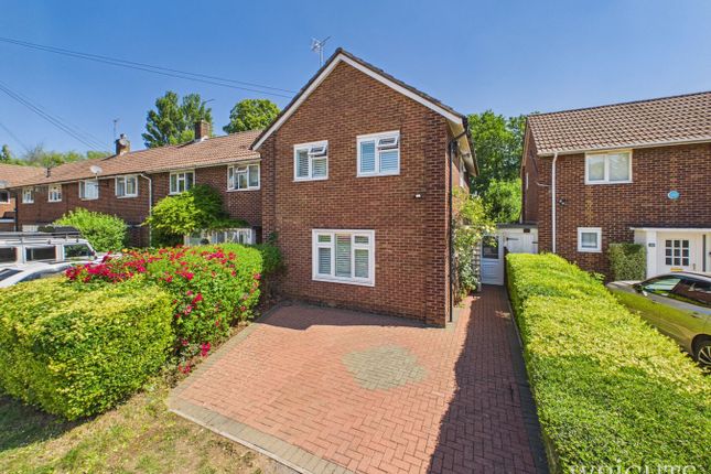2 bed property, in Bushey Ley, £450,000