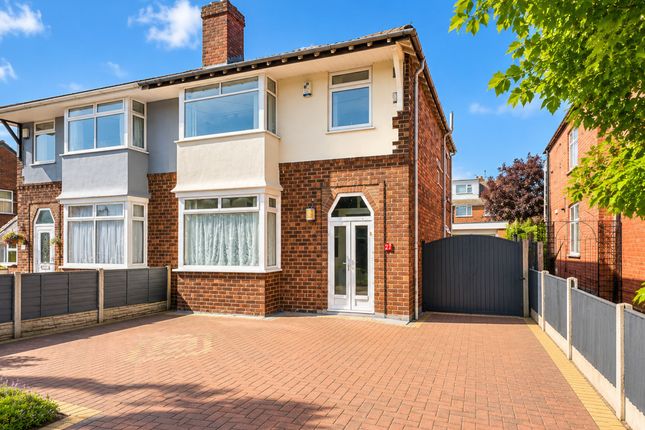 3 bed property, in Oak Road, £240,000