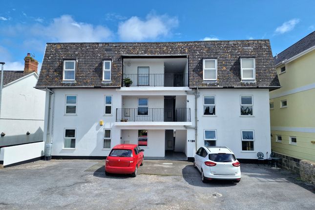 2 bed property, in Babbacombe, £200,000